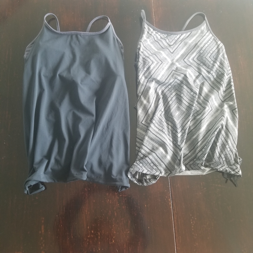 Fabletics Womans Large Tank Top with Build in Bra